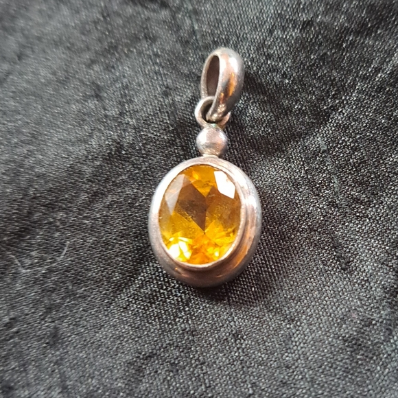 Citrine and Sterling Silver oval pendant - Picture 3 of 5